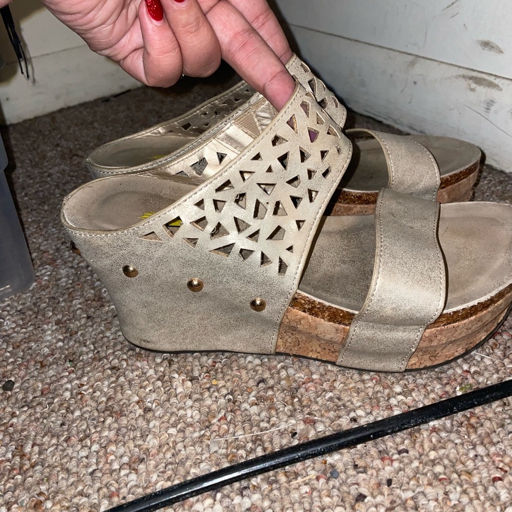 Volatile wedges size 9